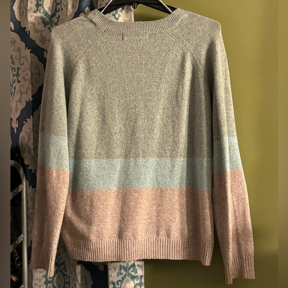 Color Block Sweater - Picture 5 of 6